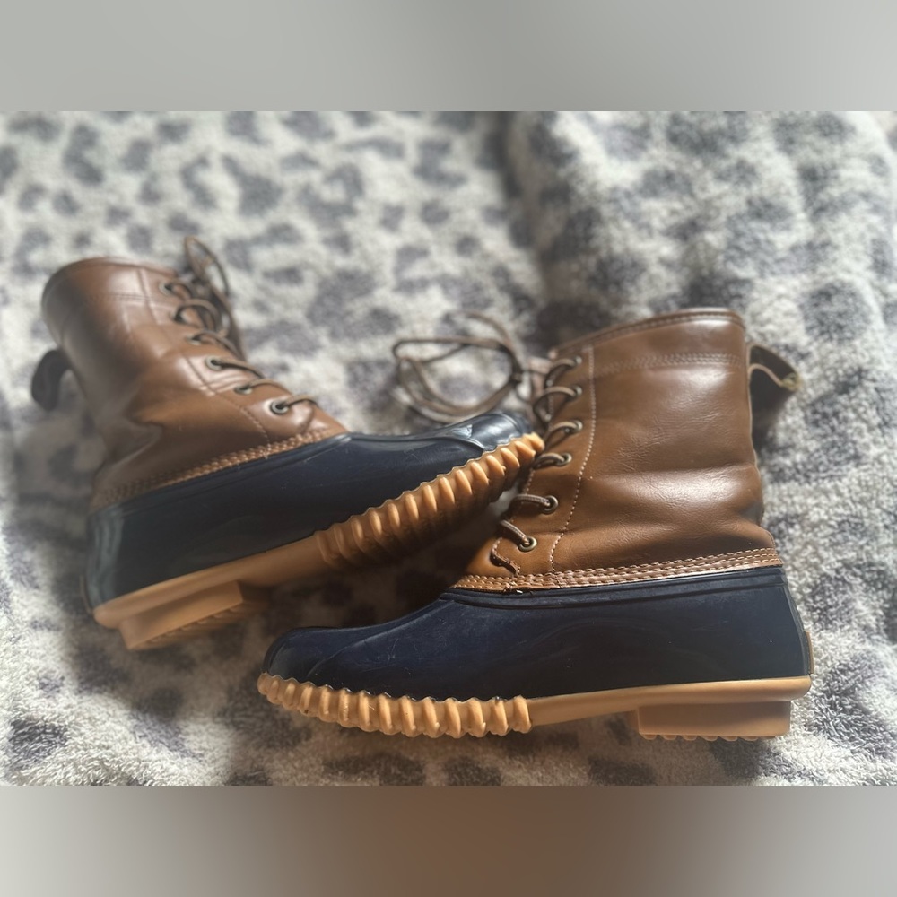 THE ORIGINAL SPORTO DUCK BOOT- size 9M